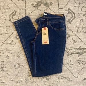 Levi’s 535 dark wash jeans mid rise NWT
